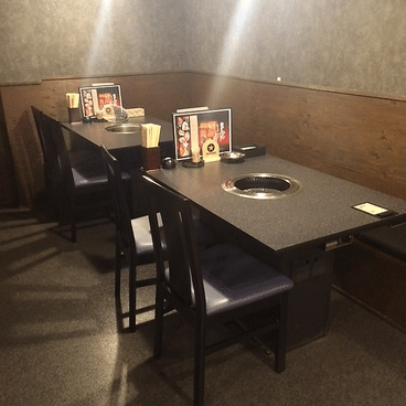 ゆったり寛げる空間で焼肉を堪能!焼肉の牛太 米田店のお席・内装のこだわり ゆったり寛げる空間で焼肉を堪能!焼肉の牛太 米田店のお席・内装のこだわり